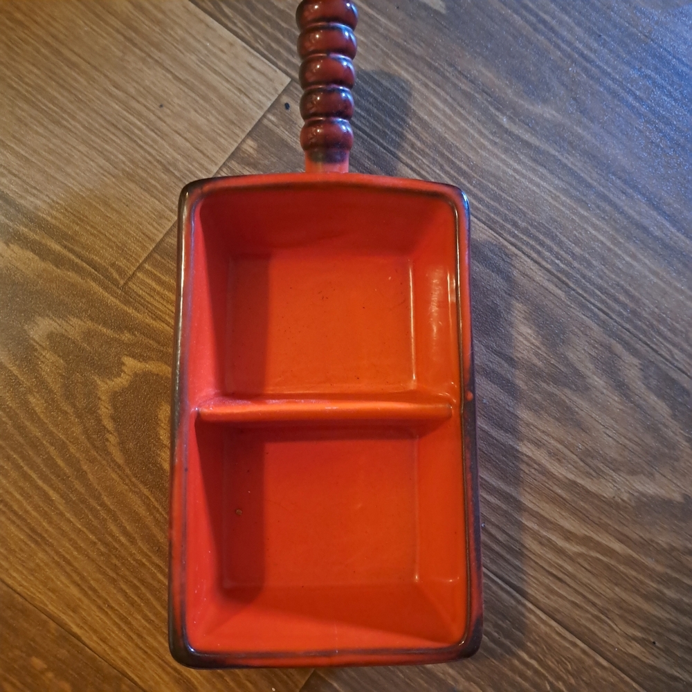 Vintage 1960s METLOX POPPYTRAIL Vernon Red Divided Baking/Serving Dish w Handle